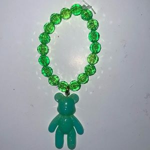 Green teddy bracelet ! 💚